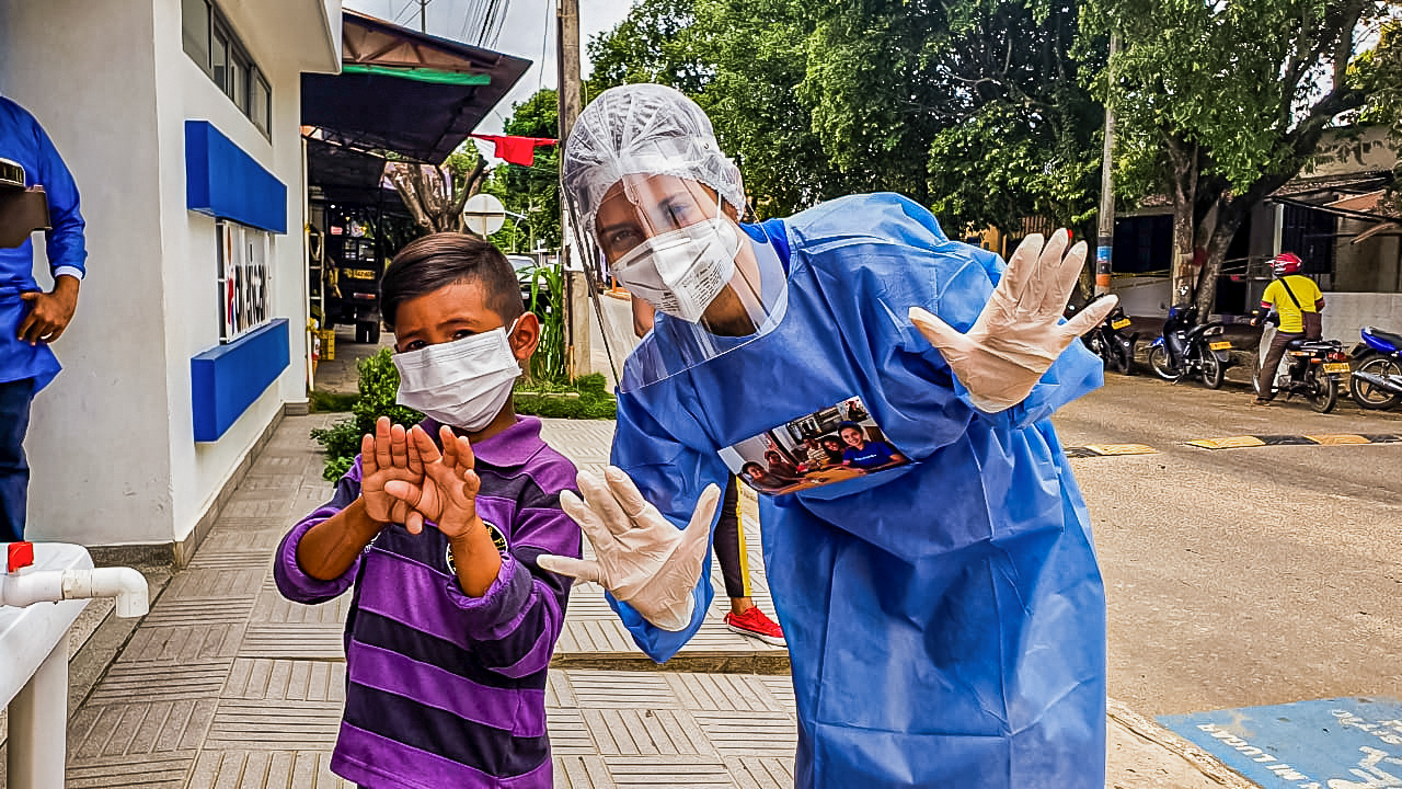 When the COVID-19 pandemic hit Colombia, Americares clinics quickly pivoted from in-person appointments to care by telephone. When rules allowed, the clinics resumed in-person care—ensuring patients had safe access to health services.