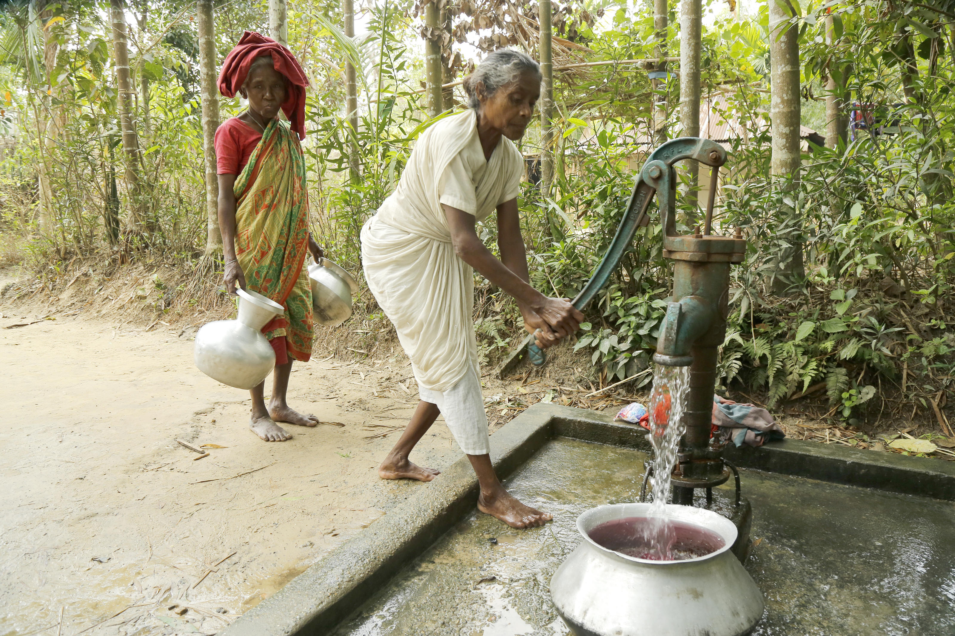 Handwashing during the COVID-19 pandemic is difficult for many living in rural communities but the WaterAid Bangladesh team introduced a manual of easy-to-use, handwashing devices designed to overcome challenges of affordability and accessibility to inclu