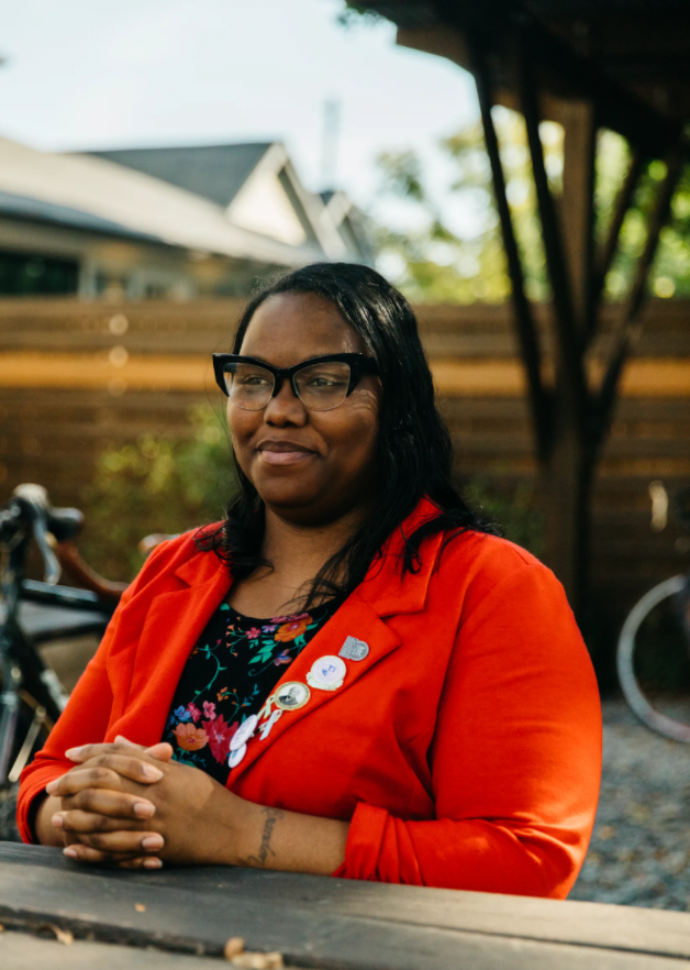 Sustainable transportation advocate Wykeisha Howe speaks with the Atlanta Bicycle Coalition.